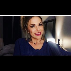 Meet your Posher, Kayla